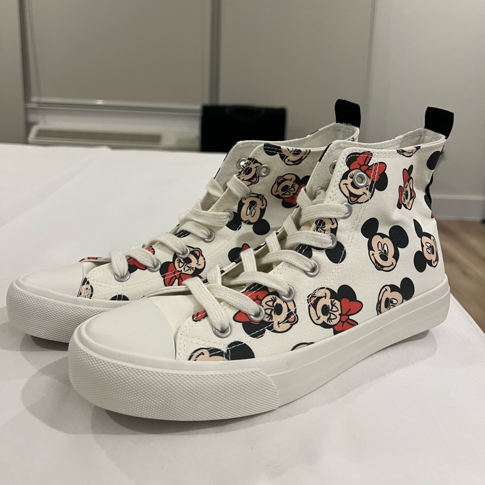 Disney Minnie Mouse Sneakers NWT